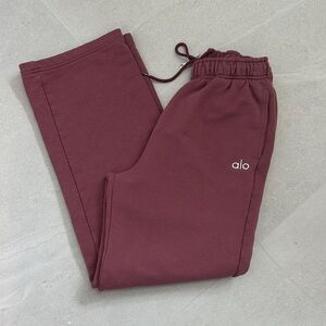 ALO Yoga  Burgundy Truffle Accolade Straight Leg